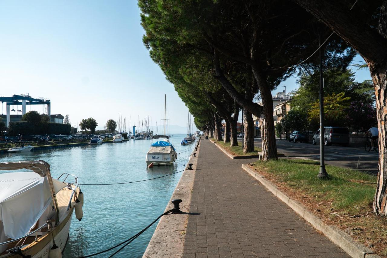 Sweet Home Lungolago Garibaldi Peschiera del Garda Bagian luar foto